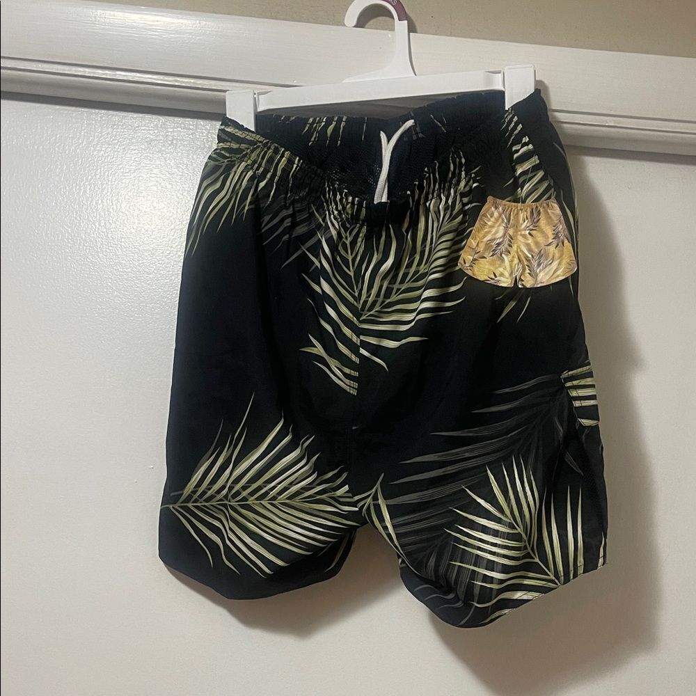 BAMBOO Black and Green Leaf Print Men's swim shorts size medium NWT